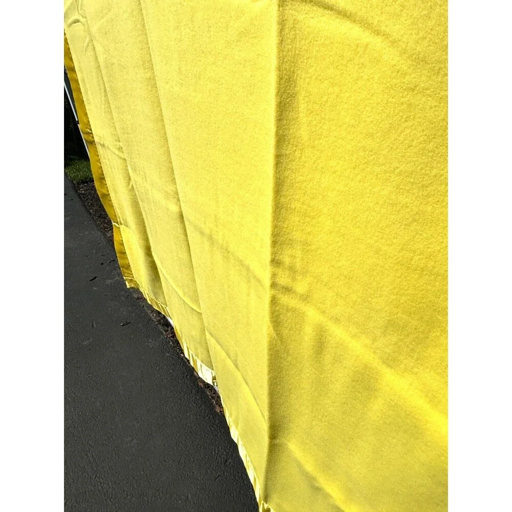 Vintage Handcrafted‎ Thermal Fleece Blanket Sateen Trimmed 65